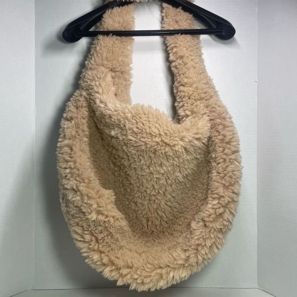 BNWT Rokh Oversized Faux Fur Shoulder Bag GORGEOUS! SO SOFT! Price Firm - Picture 5 of 13